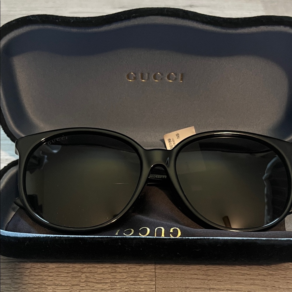 Gucci Sleek Black Sunglasses